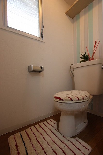 トイレ　同物件、別号室のものです。