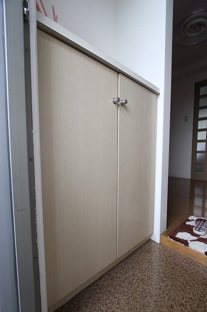 玄関　同物件、別号室のものです。