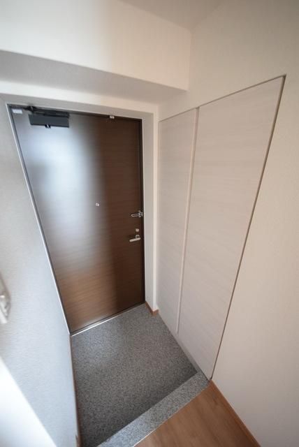 玄関　トールタイプのシューズボックス