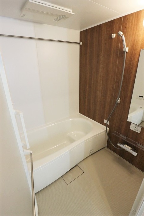 バス・シャワールーム　コンパクトで使いやすいお風呂です