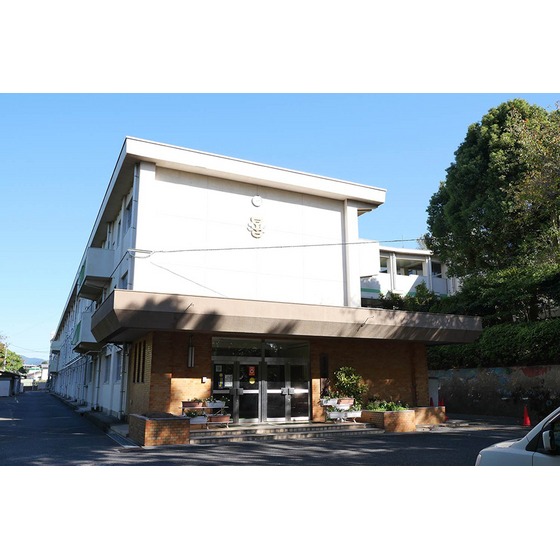 小学校　北九州市立泉台小学校（小学校）まで272m
