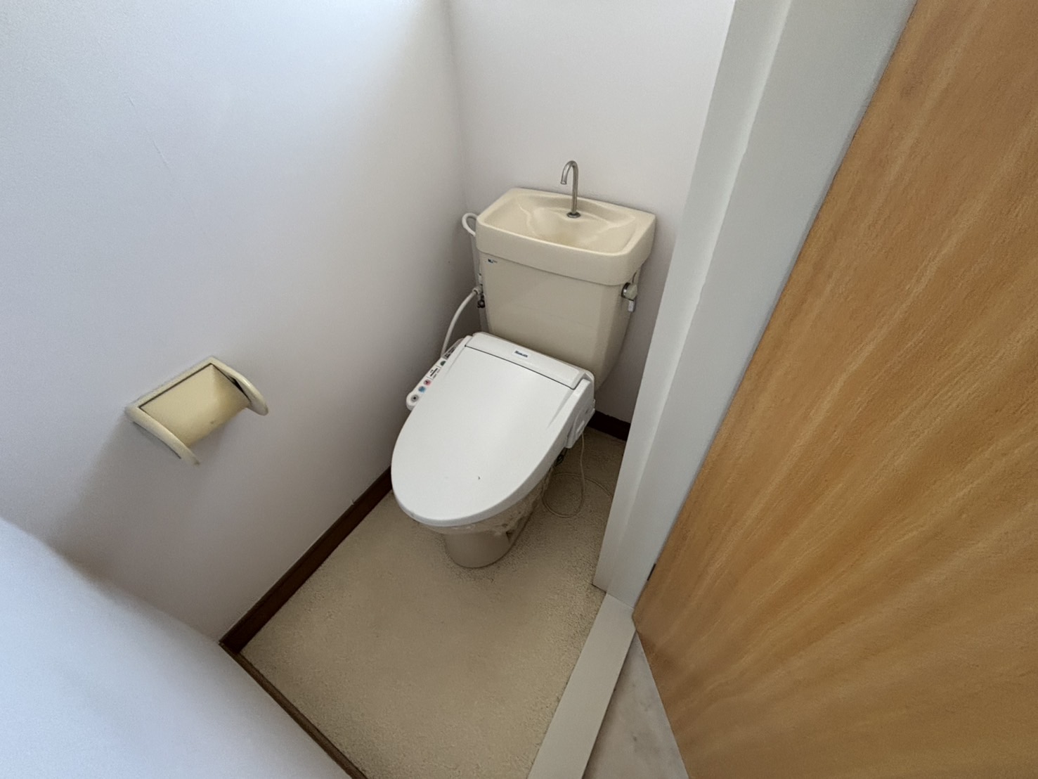 トイレ　温水洗浄便座