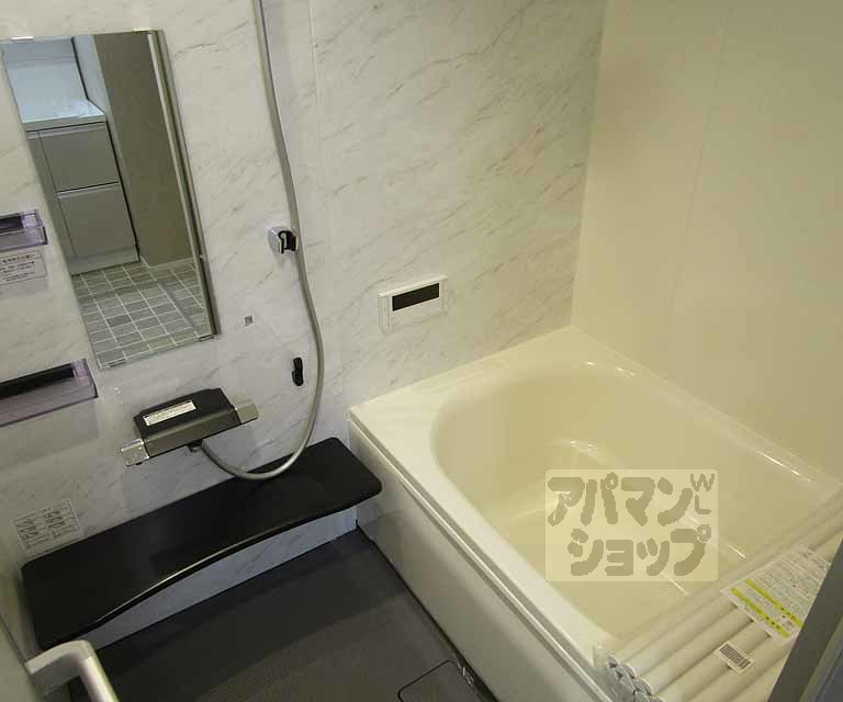 バス・シャワールーム　１０２号室の写真です。