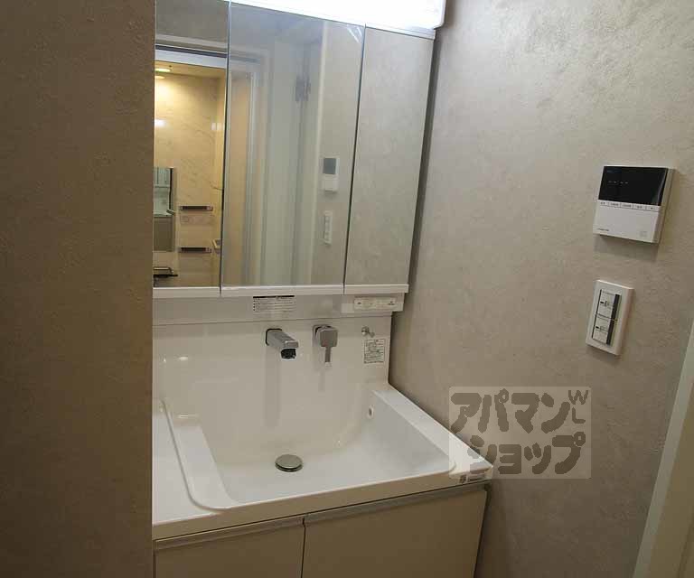 洗面設備　１０２号室の写真です。