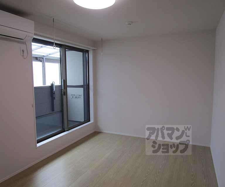 居室・リビング　１０２号室の写真です。