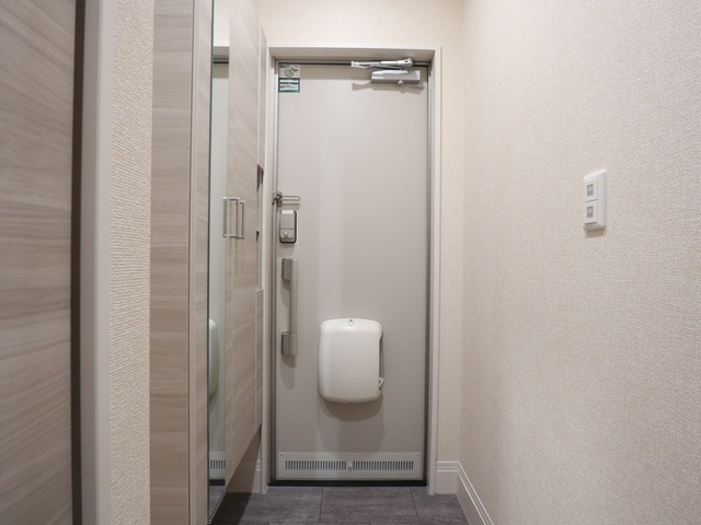 玄関　反転タイプの写真です