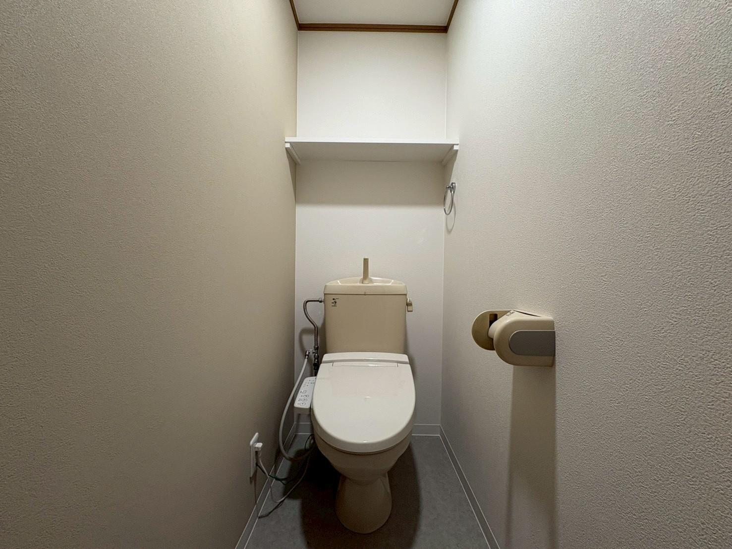 トイレ　温水洗浄便座付きのトイレです