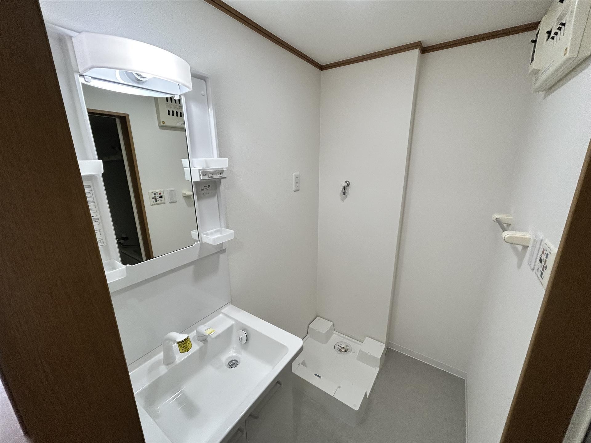 洗面設備　洗髪洗面化粧台付きです