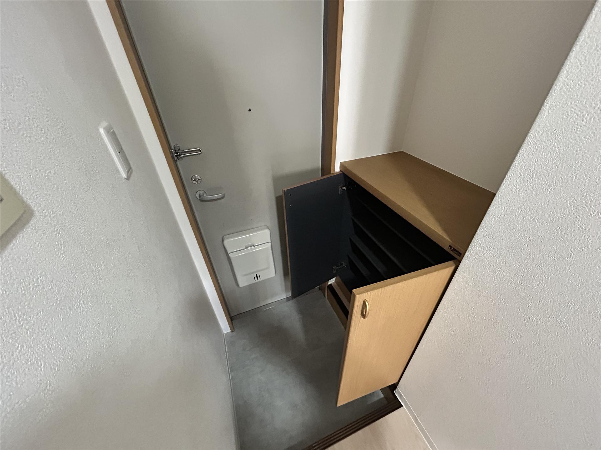 玄関　シューズボックス付きの玄関です