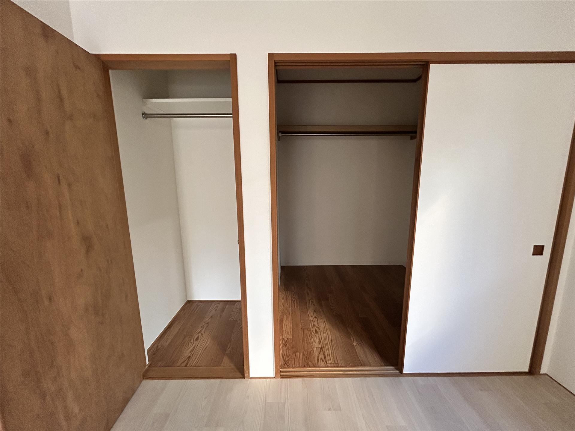 収納　クローゼットタイプの収納とウォークインクローゼットがあります