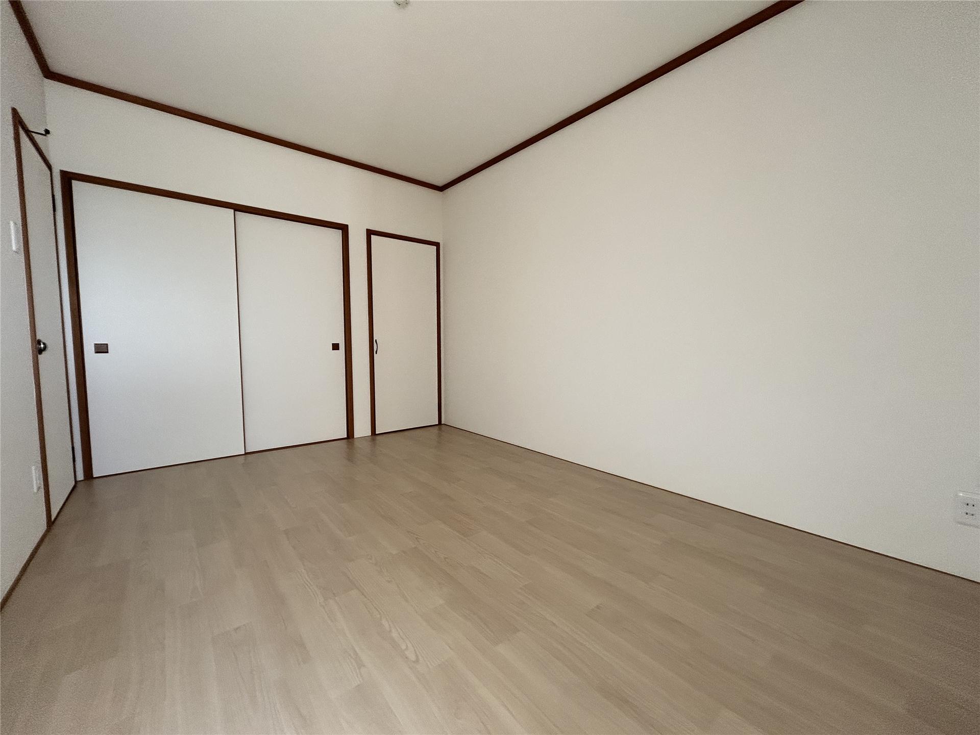 その他設備　寝室や子供部屋にもできる奥の洋室です