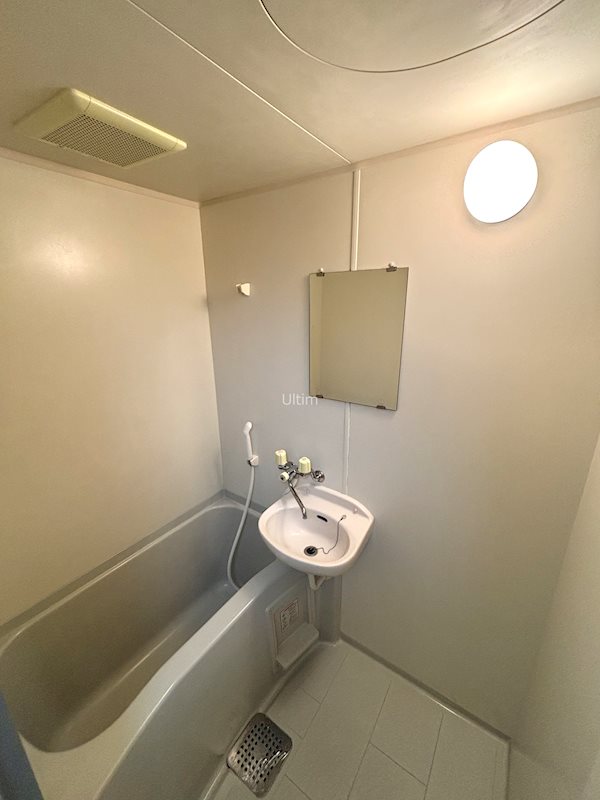 バス・シャワールーム　※別のお部屋の写真です
