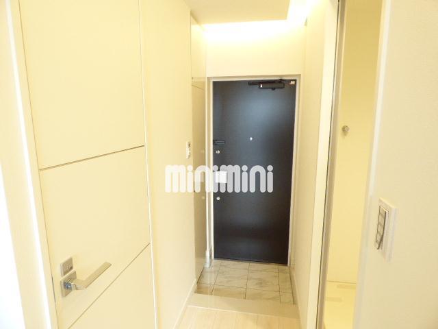 玄関　下駄箱付き玄関。