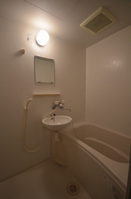 バス・シャワールーム　※同建物・別物件の写真です