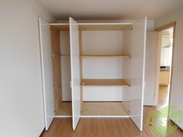 収納　奥行ある収納です