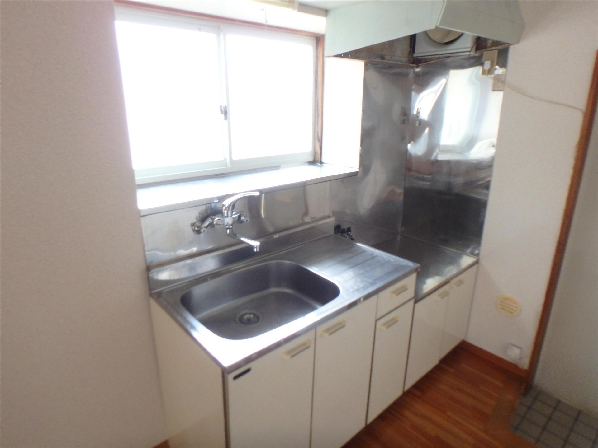 キッチン　窓に面していて明るいキッチン♪