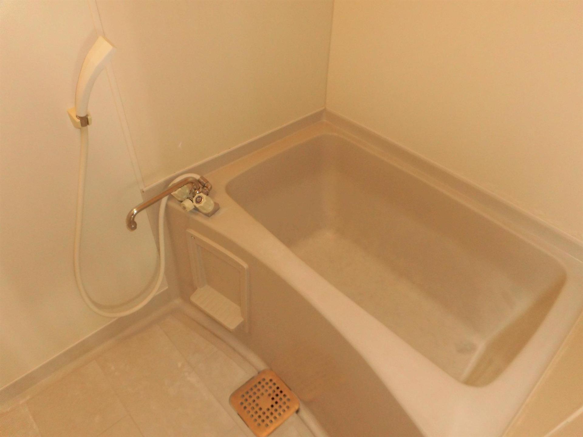 バス・シャワールーム　湯船に浸かって疲れを癒してください☆