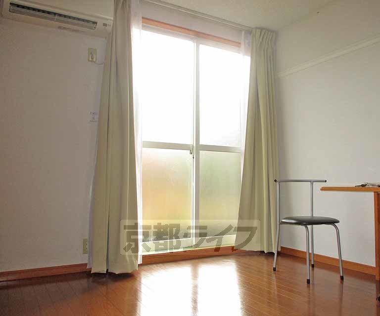 居室・リビング　広々とした部屋です。