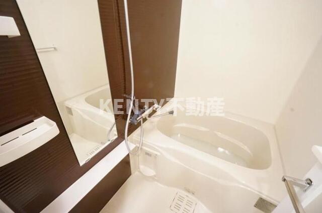 バス・シャワールーム　コンパクトで使いやすいお風呂です