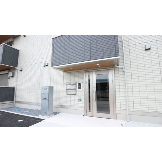 その他　共用エントランスにはオートロックあり