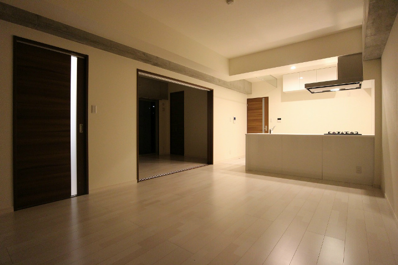 バルコニー　広く、カッコ良いい、替えの効かないお部屋です。