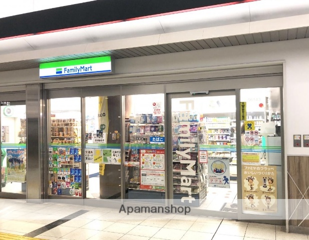 コンビニ　ファミリーマート（コンビニ）まで200m