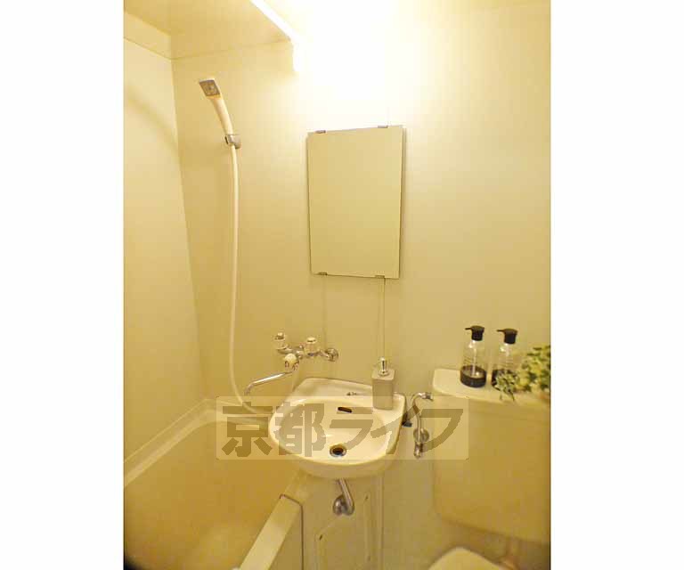 洗面設備　丸い形がカワ（・・・）イイ！洗面台です。