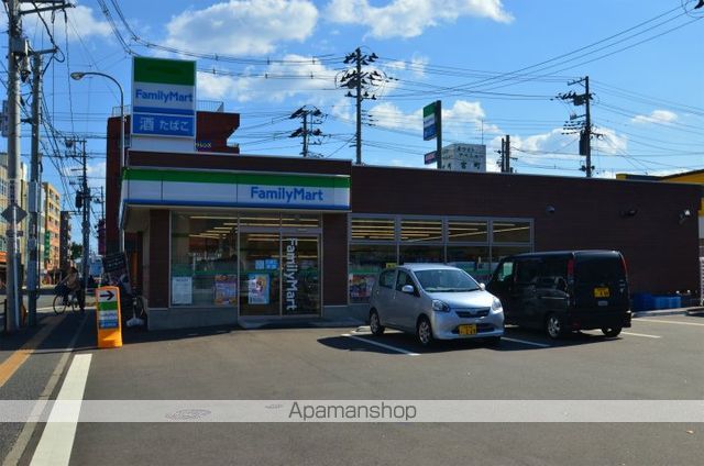 コンビニ　ファミリーマート（コンビニ）まで493m