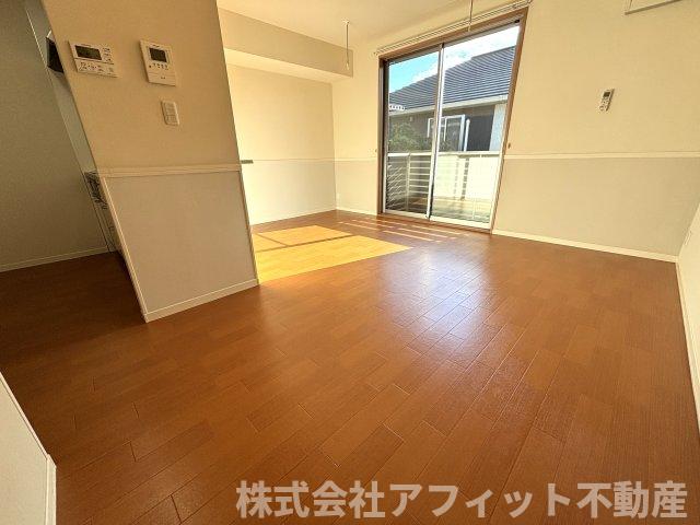 居室・リビング　LDK12.8帖