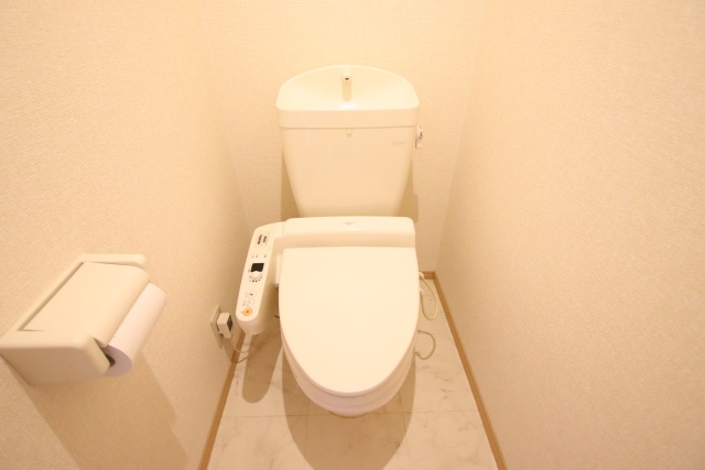 トイレ　※別室の参考写真の為、現況優先です。