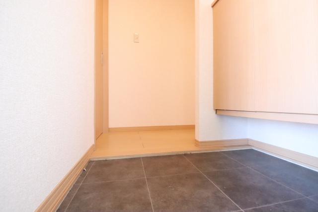 玄関　※別室の参考写真の為、現況優先です。