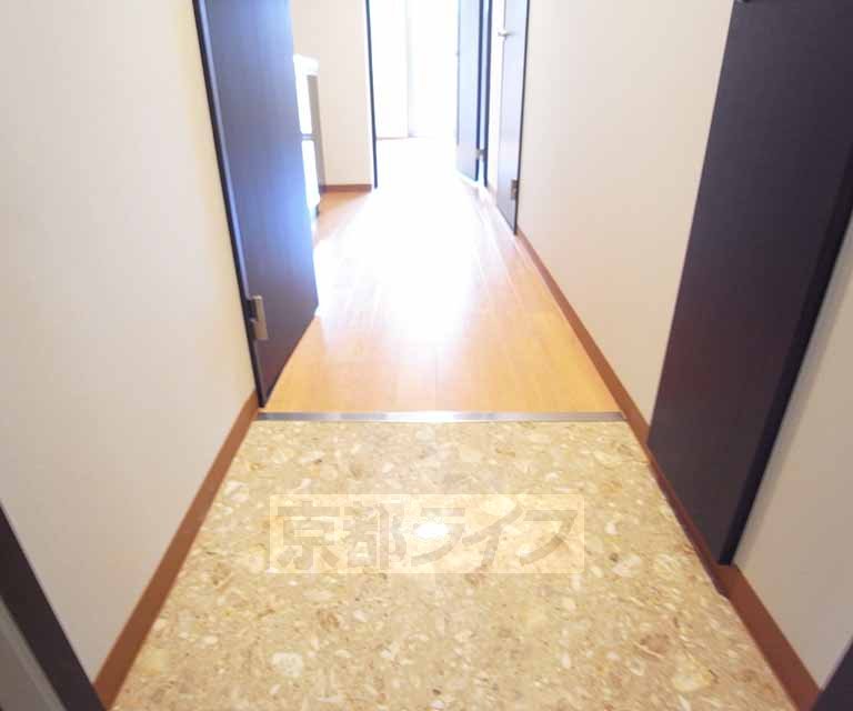 その他部屋・スペース　奥行きのある廊下です。