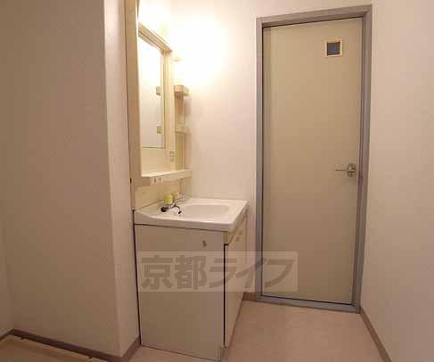 洗面設備　着替えもしやすいです。