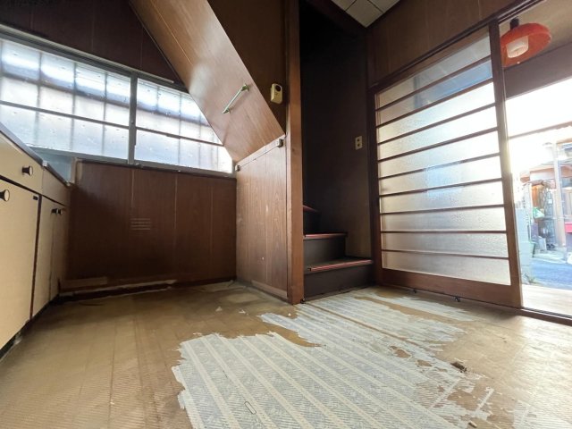 居室・リビング　リフォーム前です。DIY可能です。