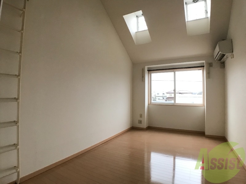 居室・リビング　７帖の洋室です。生活のメインとなる部屋ですね。