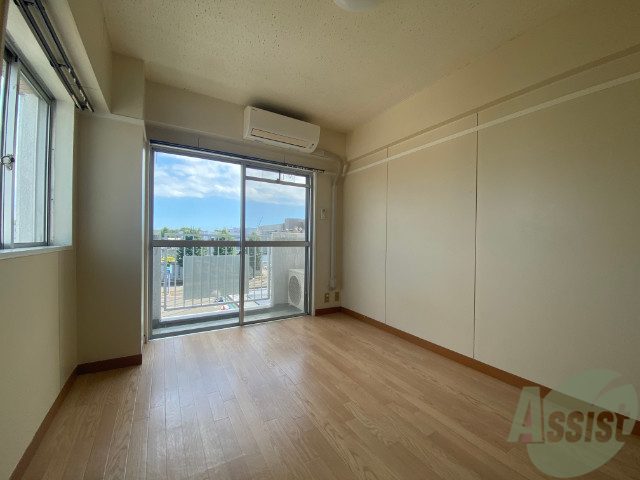 居室・リビング　日当りの良い、広めのお部屋となっております