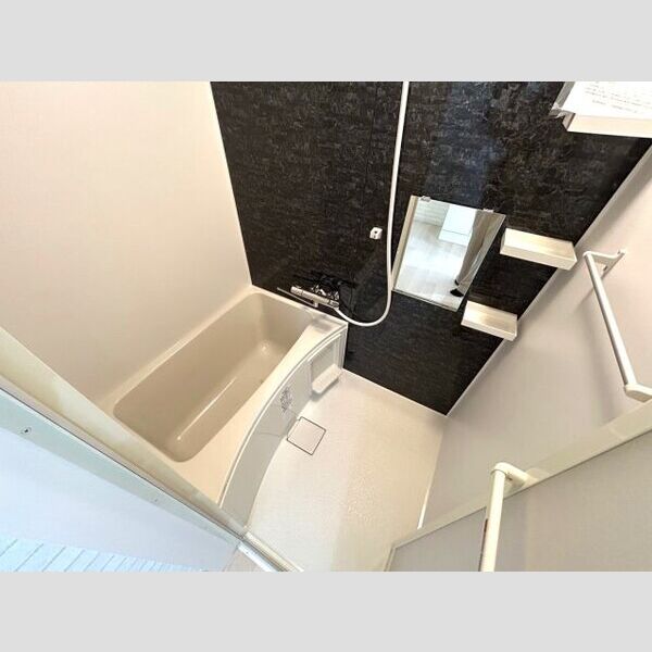 バス・シャワールーム　※同間取りの参考写真、現況優先※