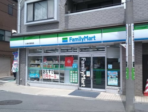 コンビニ　ファミリーマート 小浦杉田駅前店（コンビニ）まで468m
