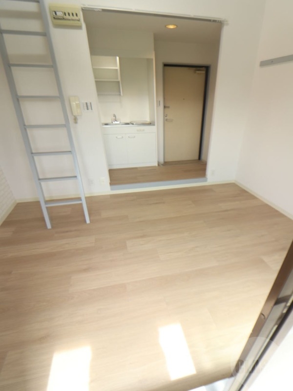 居室・リビング　ロフト付き・６帖の洋室です