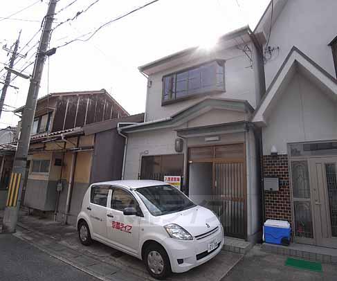 建物外観　家の前に車が置けます。