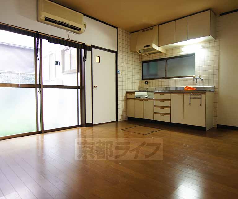 居室・リビング　１０帖の広々したリビングです。