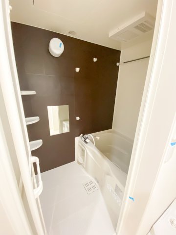 バス・シャワールーム　浴室乾燥付きなので梅雨時や洗濯物が多くても安心です。