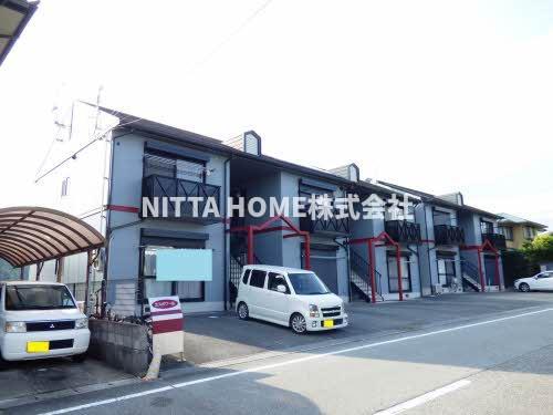 建物外観　室内収納たっぷりついています＊