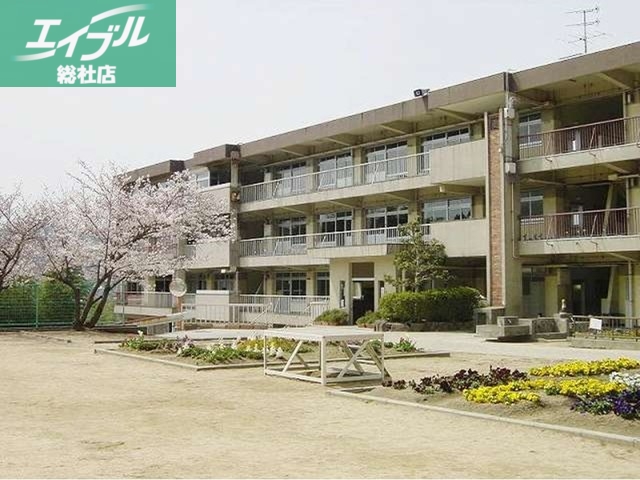 小学校　郷内小学校（小学校）まで600m