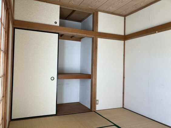 収納　参考写真　各部屋に収納ついています