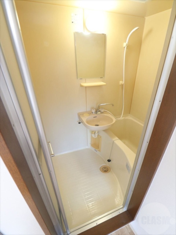 バス・シャワールーム　清潔感のあるバスルームです