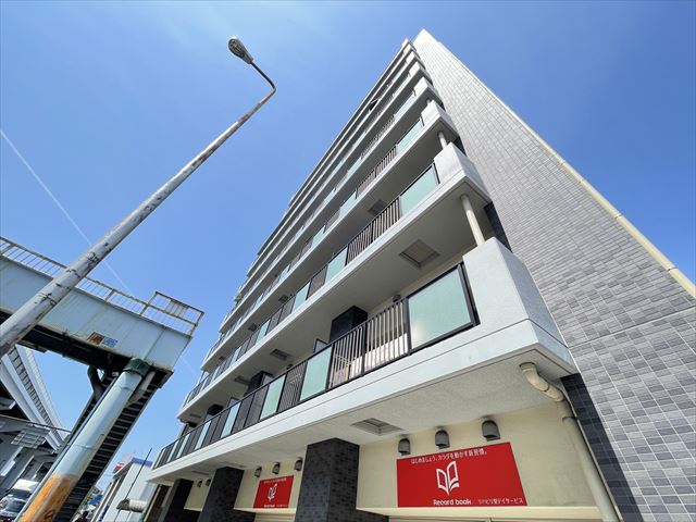 建物外観　■オートロック・防犯カメラ有り