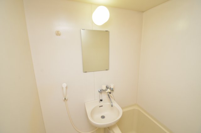 洗面設備　浴室内に洗面台がついてます！
