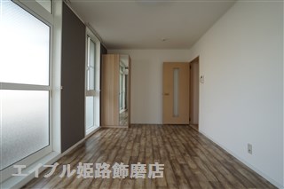 居室・リビング　同タイプマンションのリビングです。