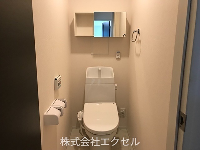 トイレ　温水洗浄便座です。